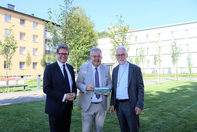 Bildungsminister Martin Polaschek, Bürgermeister Walter Zemrosser und Diözesanbischof Josef Marketz freuen sich auf das „Forum Althofen“ (von links) (Stadtgemeinde Althofen)