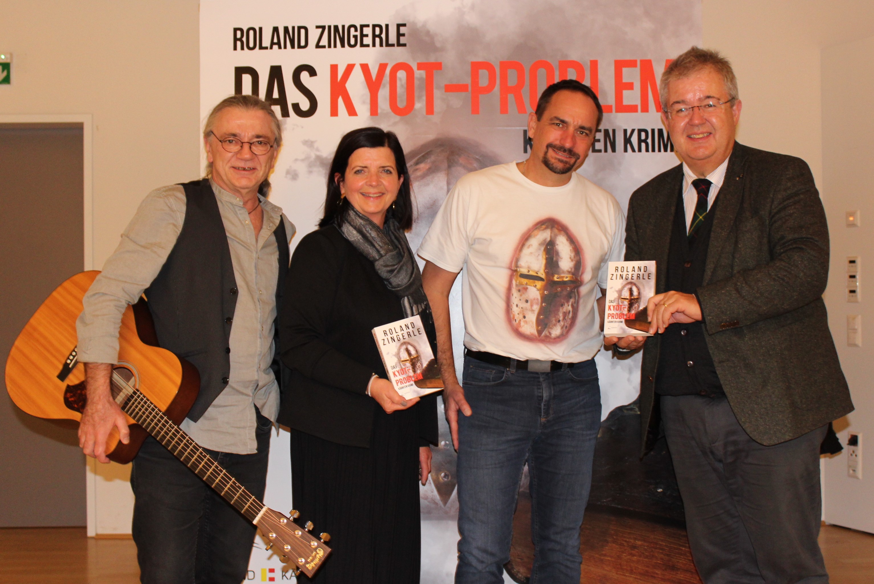 Musiker Christian Lehner, Vizebürgermeisterin Doris Hofstätter, Autor Roland Zingerle und Bürgermeister Walter Zemrosser (von links) (Foto: Stadtgemeinde Althofen)