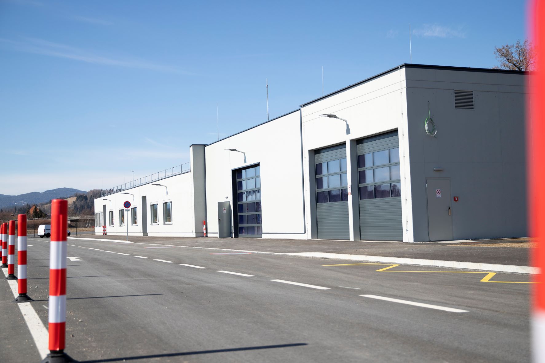 Das neue, moderne Logistikgebäude der Treibacher Industrie AG (Foto: TIAG)