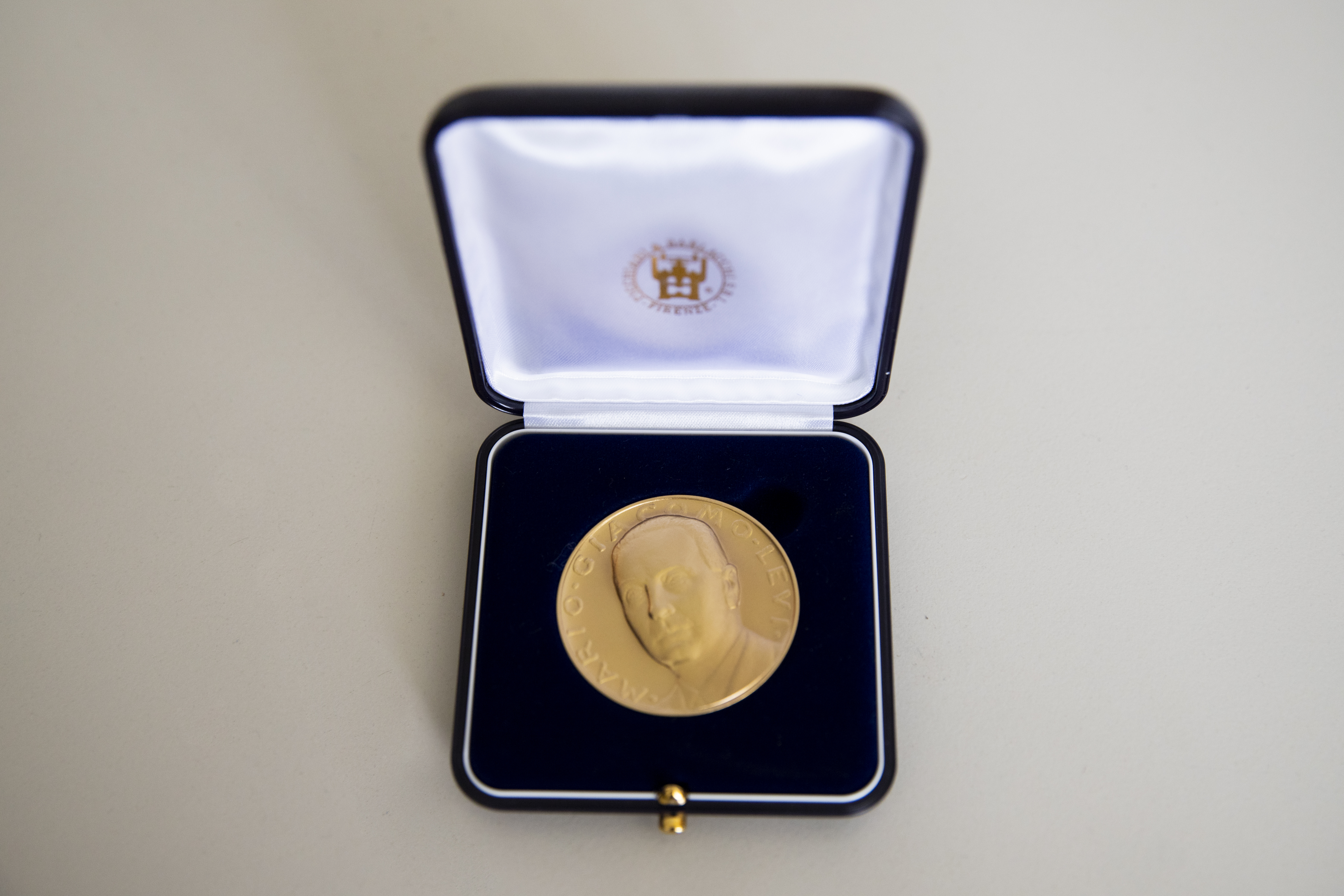 Die „Medaglia LEVI“ (LEVI-Medaille) wurde zu Ehren des italienischen Chemikers Mario Giacomo Levi ins Leben gerufen