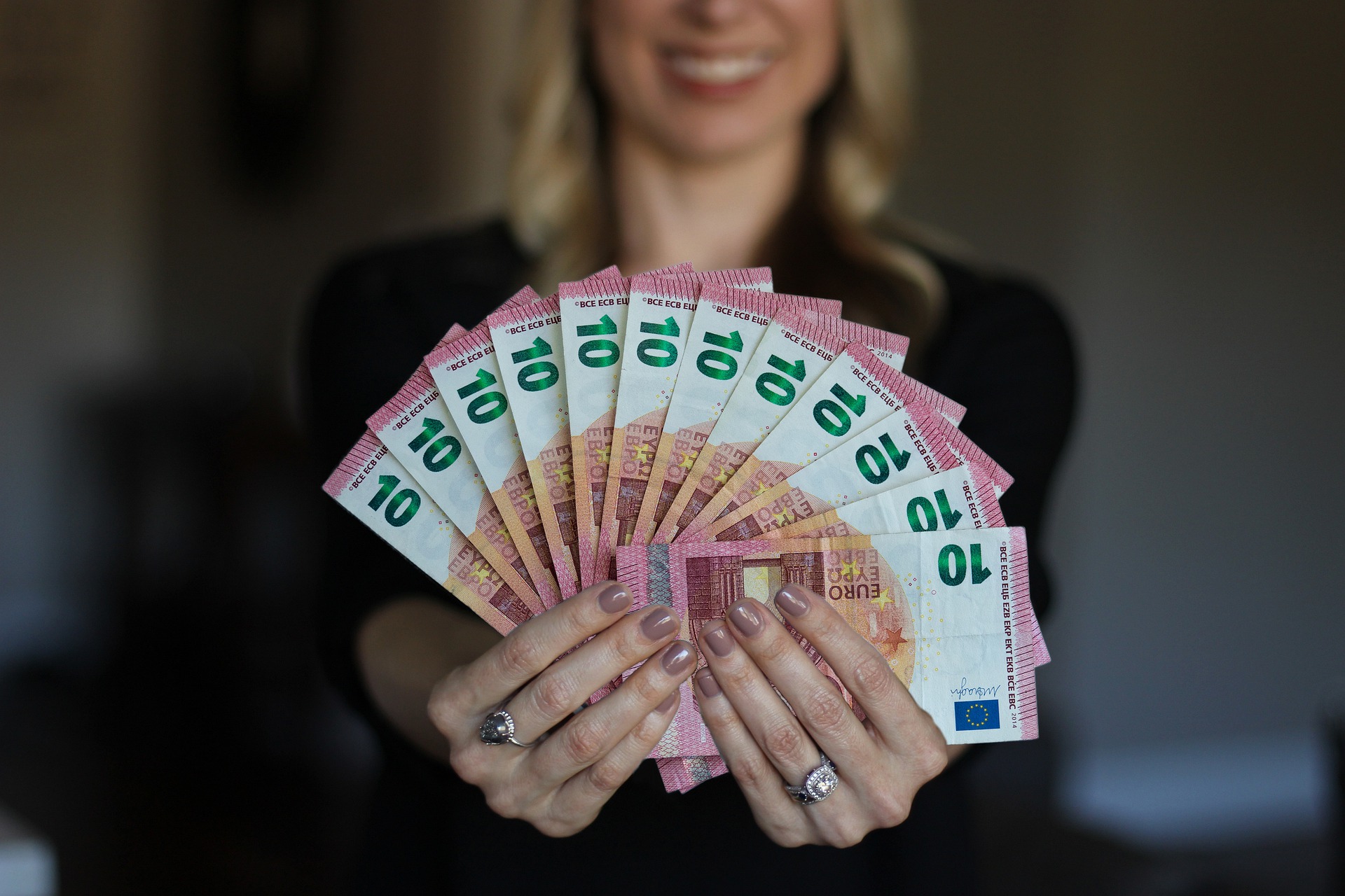 Der Stadtrat hat daher einstimmig beschlossen, den Teuerungsausgleich auf 100 Euro beziehungsweise 200 Euro zu erhöhen (Foto: Pixabay)